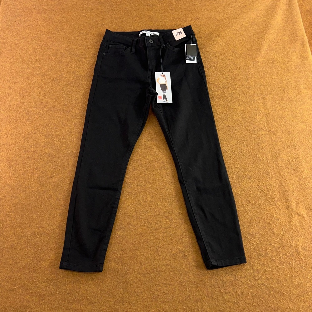 Celebrity Pink Juniors Size 7/28 Black Mid Rise Skinny Jeans NWT